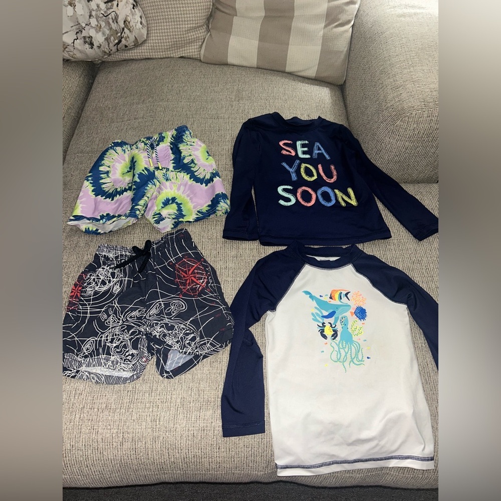 Lot of 4 different swim pieces for boys size 4T